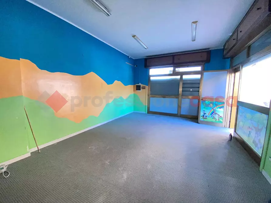 Immagine 9 di Negozio in affitto  in Piazza Bergamo, 22 a Mondragone
