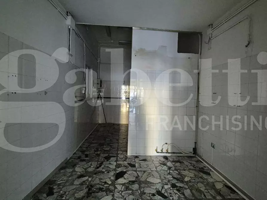 Immagine 6 di Negozio in affitto  in Via dei Mille, 8 a Torre Annunziata