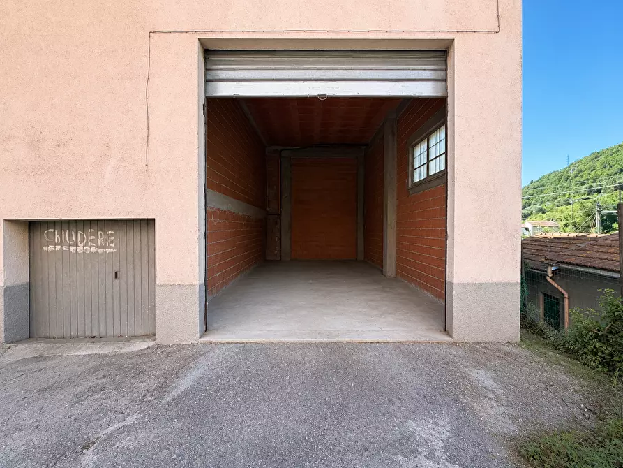 Immagine 1 di Box auto in vendita  in Via Roma, 1 a Calice Ligure