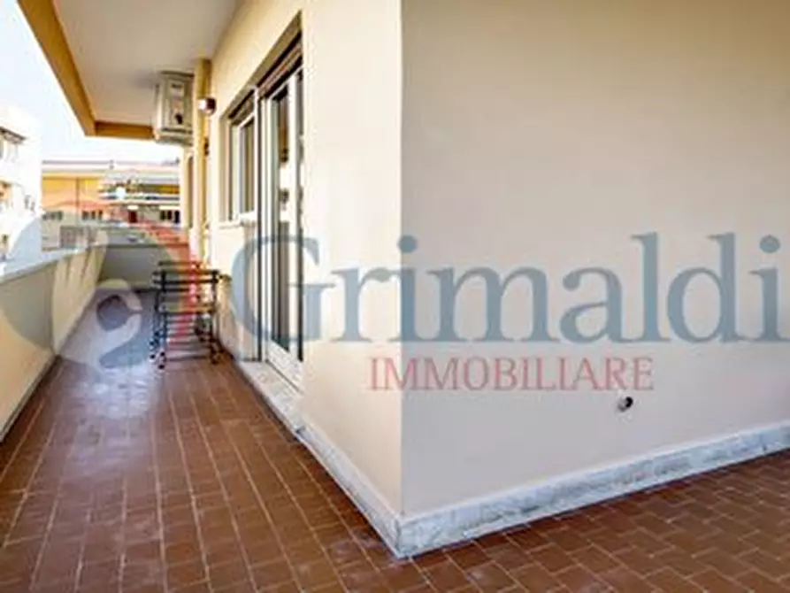 Immagine 4 di Appartamento in vendita  in Via dei Prati Fiscali a Roma