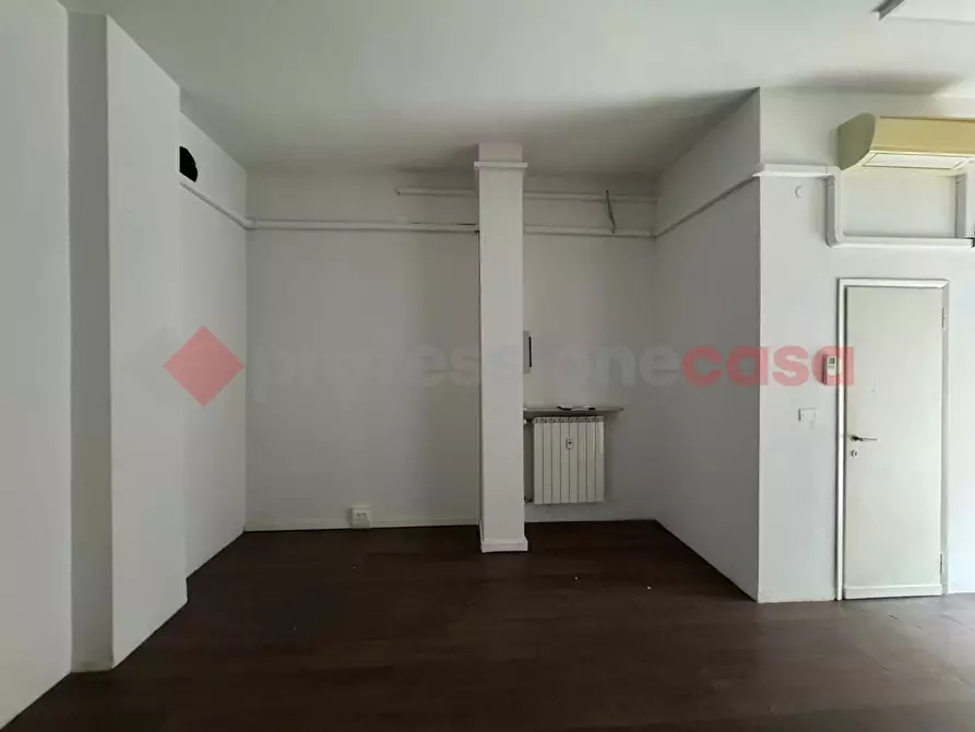 Immagine 11 di Negozio in affitto  in Via ALFIERI a Scandicci