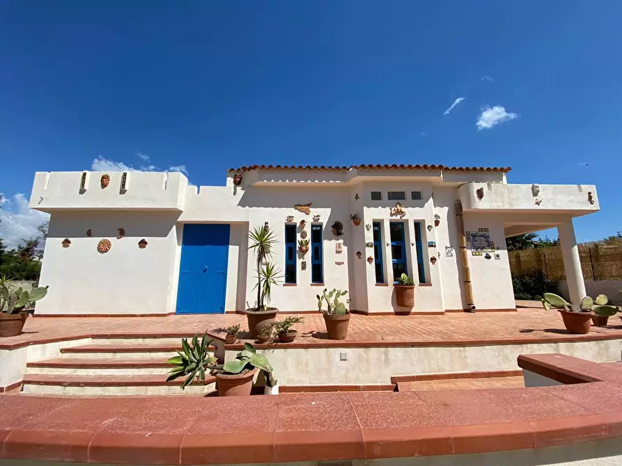 Immagine 1 di Villa in vendita  in Via Dell'oasi, . a Noto