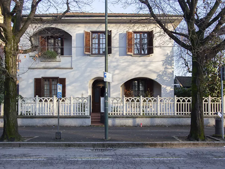 Immagine 1 di Villa in vendita  in Viale de Gasperi, 21 a Treviglio