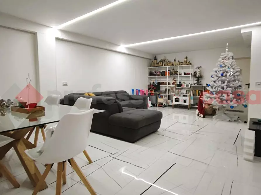 Immagine 21 di Villa in vendita  in Via SALVATOR ALLENDE, 25 a Locate Di Triulzi