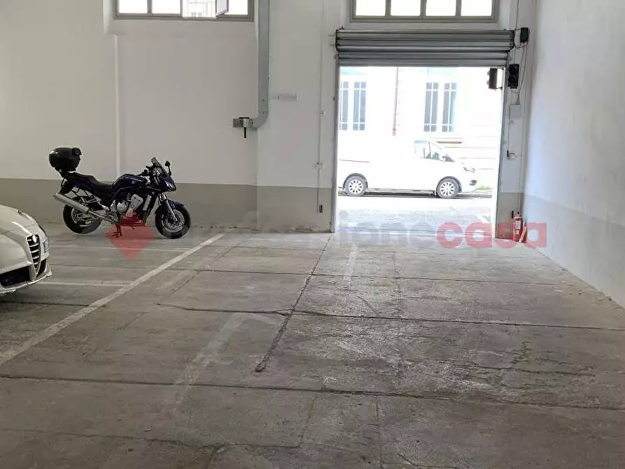 Immagine 1 di Box auto in affitto  in Via Crispi a Livorno