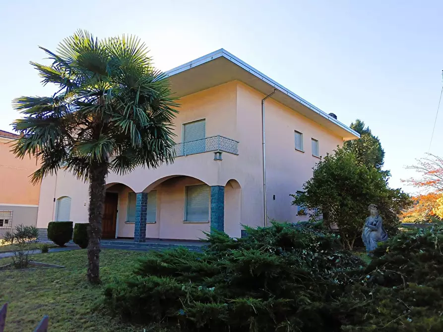 Immagine 13 di Villa in vendita  in Via roma, 83 a Castronno