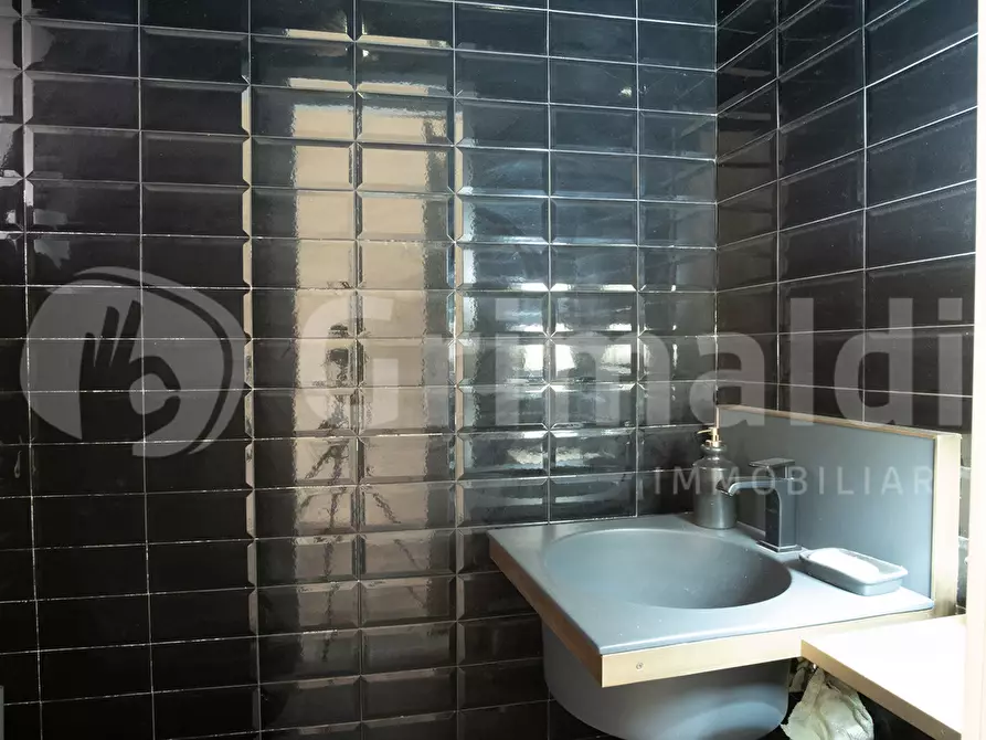 Immagine 36 di Negozio in vendita  in Piazza Annunziata, 12 a Marigliano