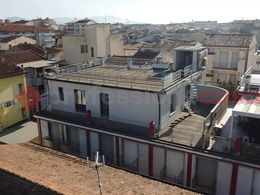Immagine 48 di Attico in vendita  in Via Giuseppe Mazzini, 104 a Viareggio