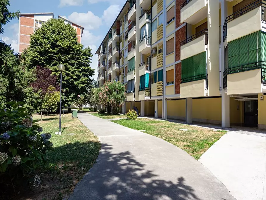 Immagine 30 di Appartamento in vendita  in Viale CA' GRANDA, 44 a Milano