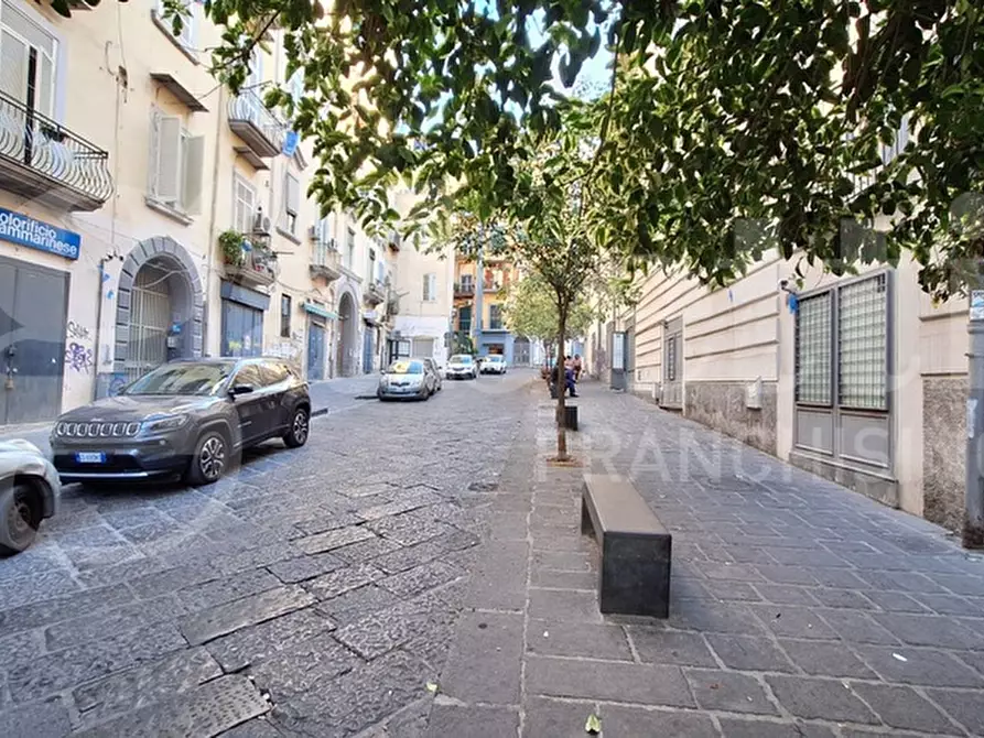 Immagine 2 di Magazzino in vendita  in Via Santa Sofia a Napoli