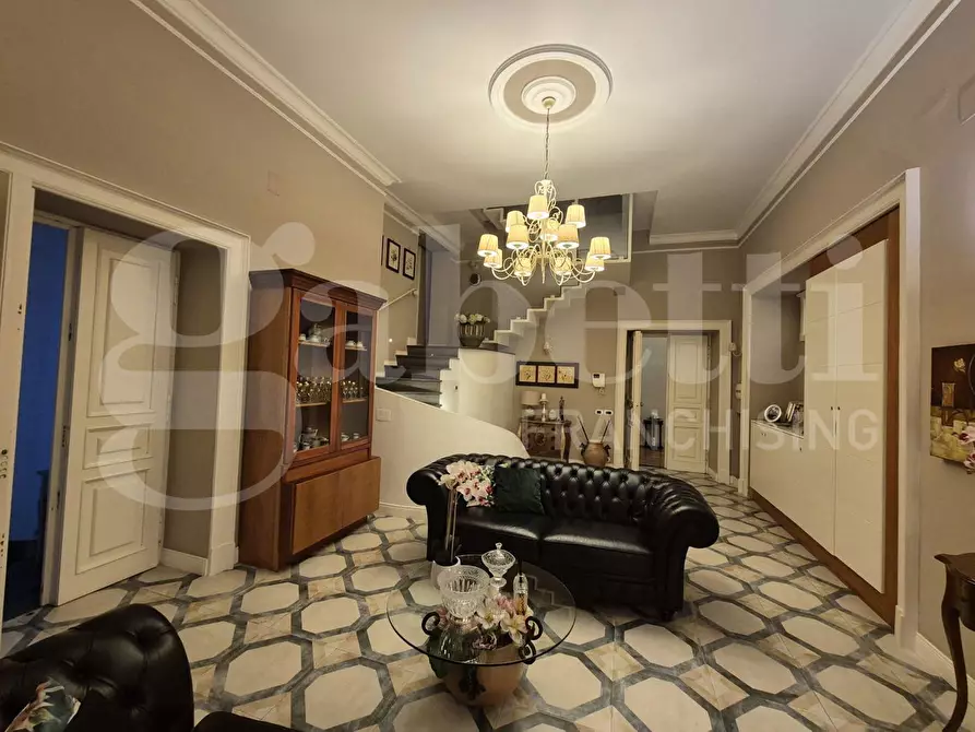 Immagine 18 di Palazzo in vendita  in Via Vesuvio a Torre Annunziata