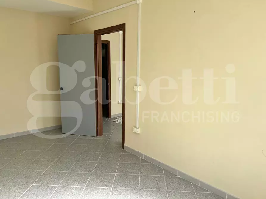 Immagine 16 di Magazzino in vendita  in Via MONSIGNOR OLINDO RUGGIERI, 34 a Martina Franca