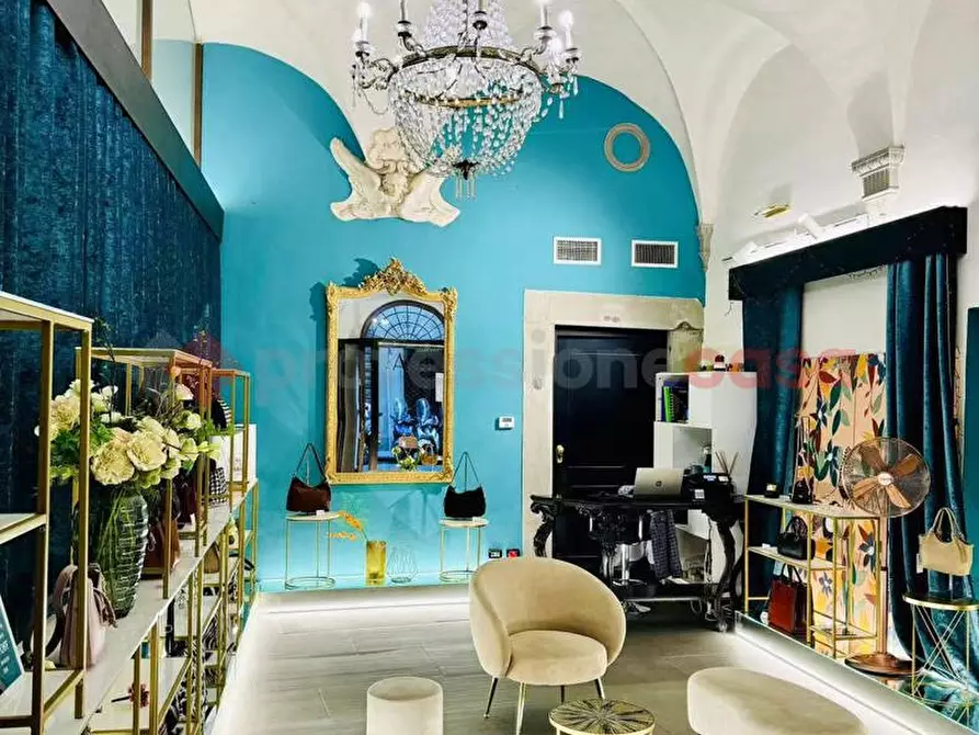 Immagine 1 di Negozio in vendita  in Via MAGGIO a Firenze