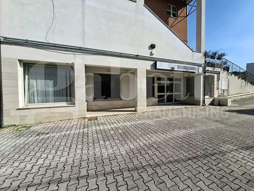 Immagine 5 di Negozio in affitto  in Via Zotone, 45 a Atina