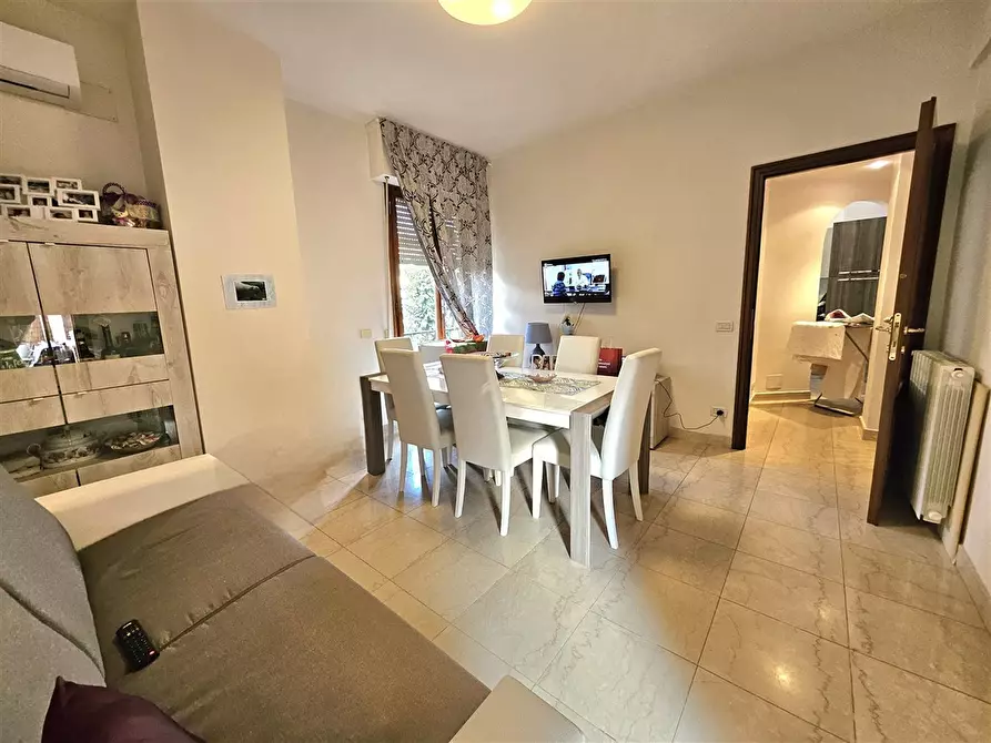 Immagine 4 di Appartamento in vendita  in Via ZINI, 1 a Massa