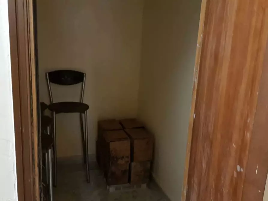 Immagine 10 di Negozio in vendita  in Via Rimini a Napoli