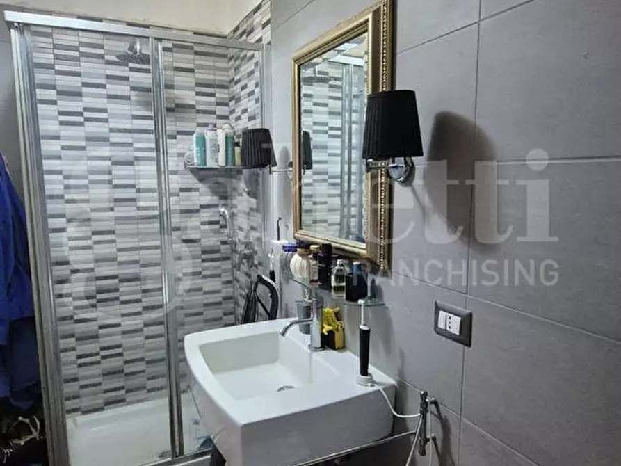 Immagine 25 di Appartamento in vendita  in Corso Umberto, 93 a Torre Annunziata