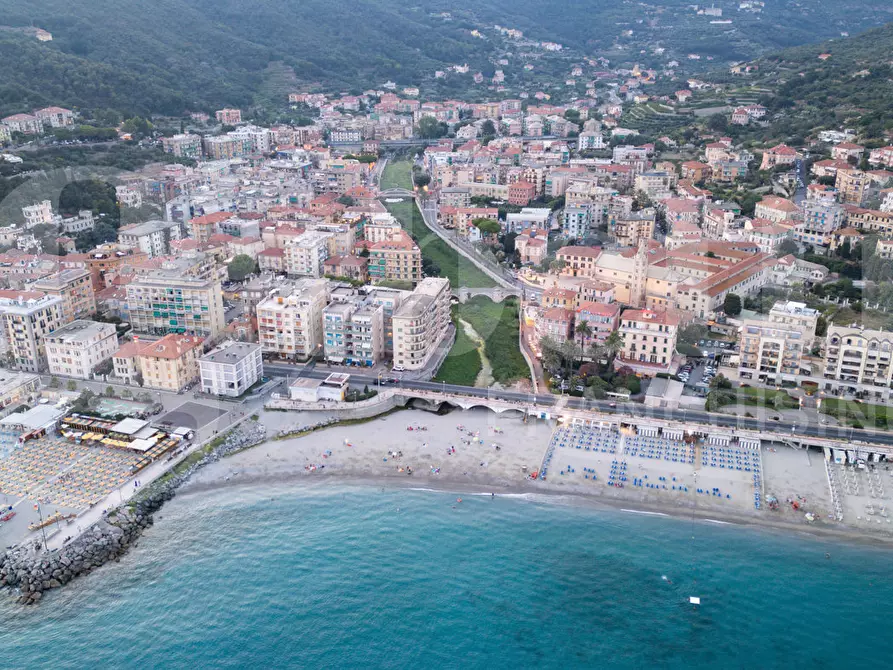 Immagine 10 di Appartamento in vendita  in Via Calvisio a Finale Ligure