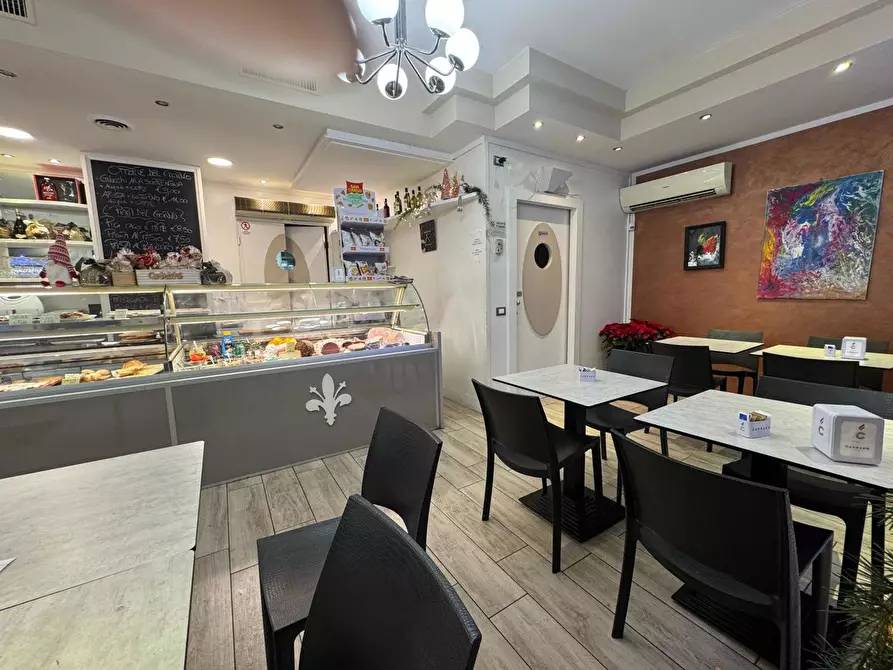 Immagine 3 di Negozio in vendita  in Via PISTOIESE, 209 a Firenze
