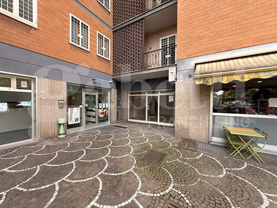 Immagine 1 di Negozio in affitto  in Via Vincenzo Renieri, 24 a Roma