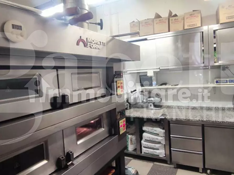 Immagine 11 di Bar / Ristorante in vendita  in Via Antonio Silvani, 37/39 a Roma