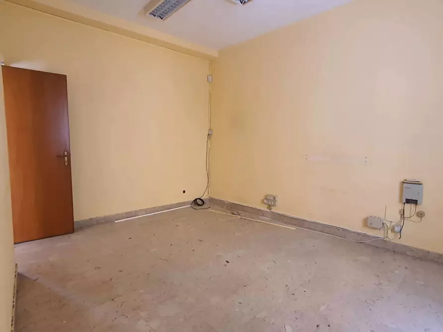 Immagine 11 di Negozio in vendita  in Via Roma, 22 a Contessa Entellina