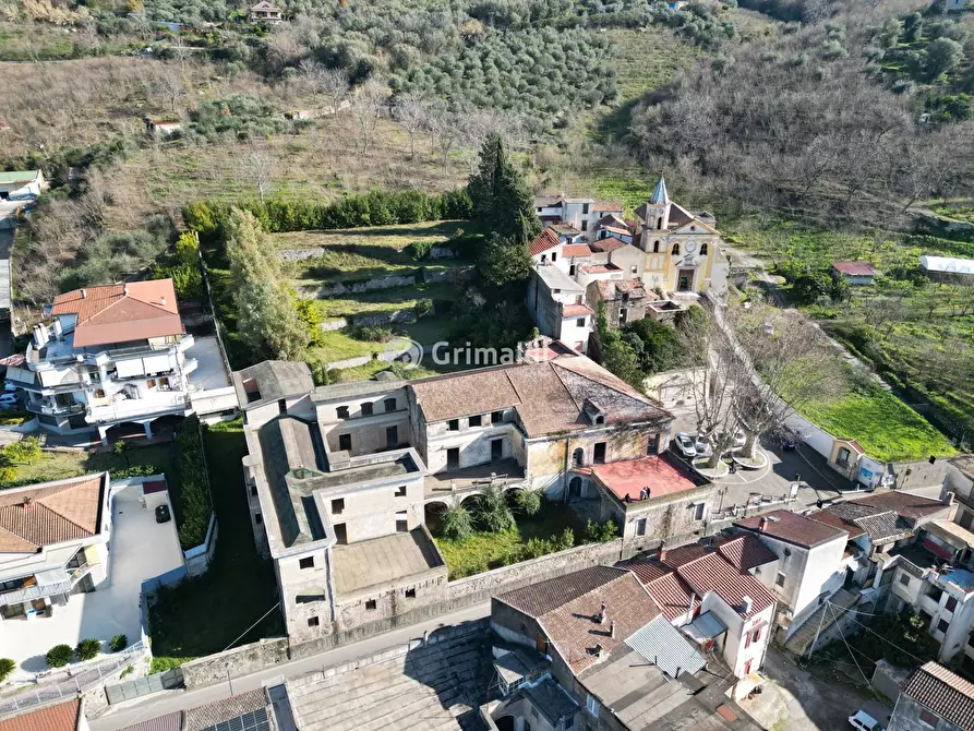 Immagine 1 di Palazzo in vendita  in Piazza Francesco e Chiara D'Assisi, 1 a Lauro