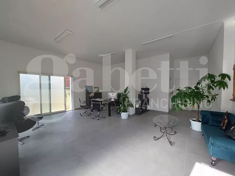 Immagine 3 di Appartamento in vendita  in Via Francesco Petrarca, 16 a Controguerra