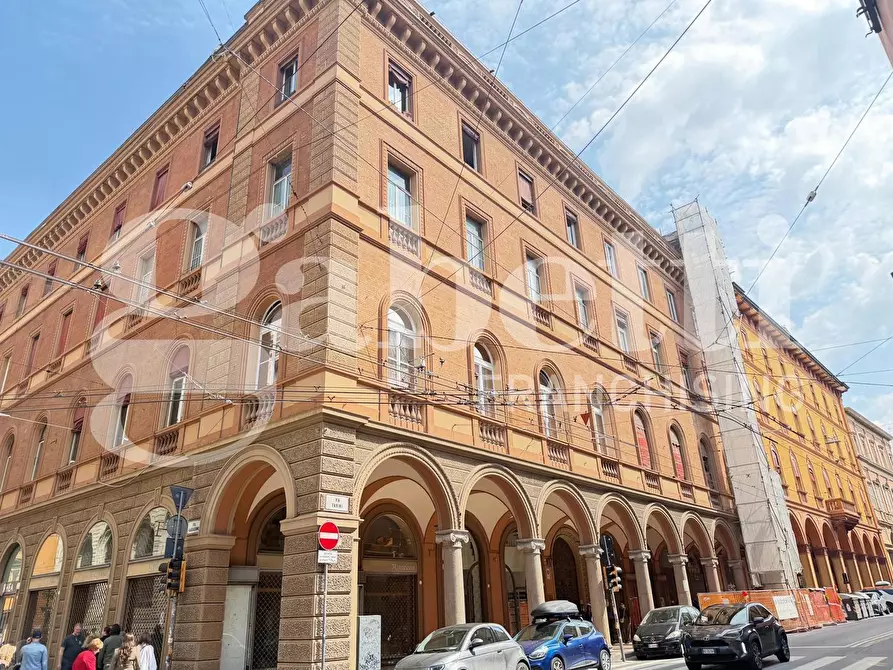 Immagine 12 di Appartamento in vendita  in Via Farini, 24 a Bologna