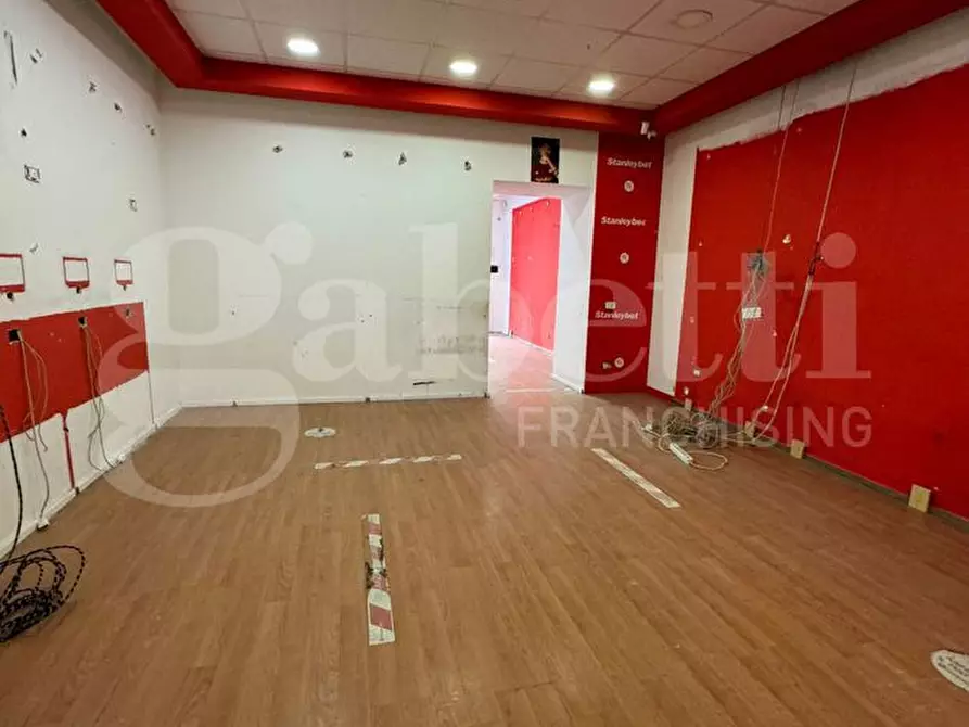 Immagine 8 di Negozio in affitto  in Corso Umberto I, 182 a Torre Annunziata