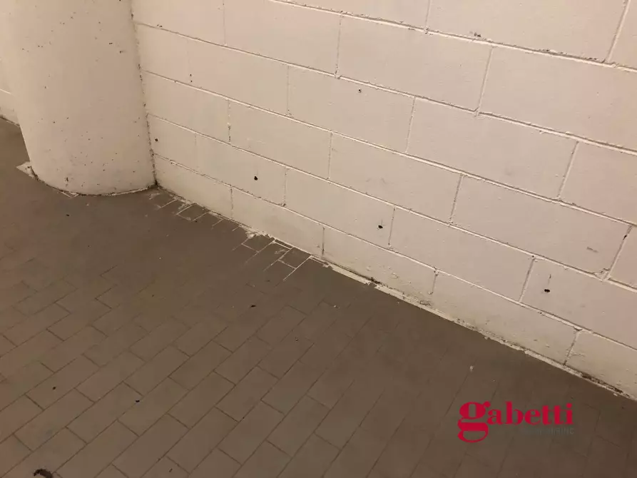 Immagine 17 di Negozio in affitto  in Via Mario Rigamonti, 100 a Roma