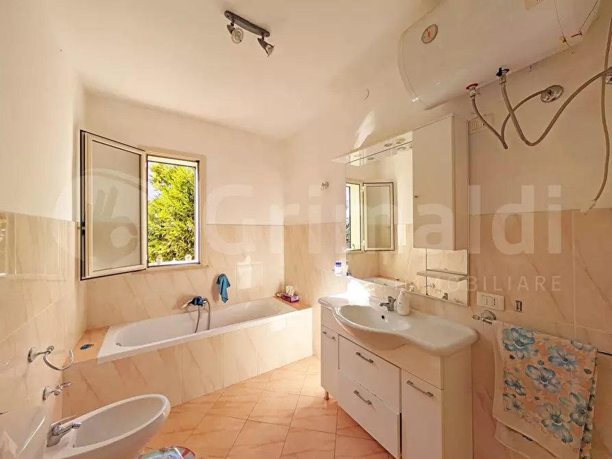 Immagine 10 di Villa in vendita  in Via Libeccio Trav.2, 6 a Avola