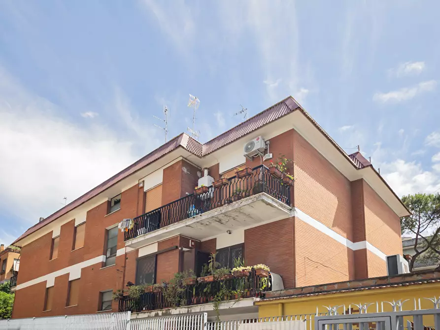 Immagine 1 di Appartamento in vendita  in Via Della Pisana a Roma