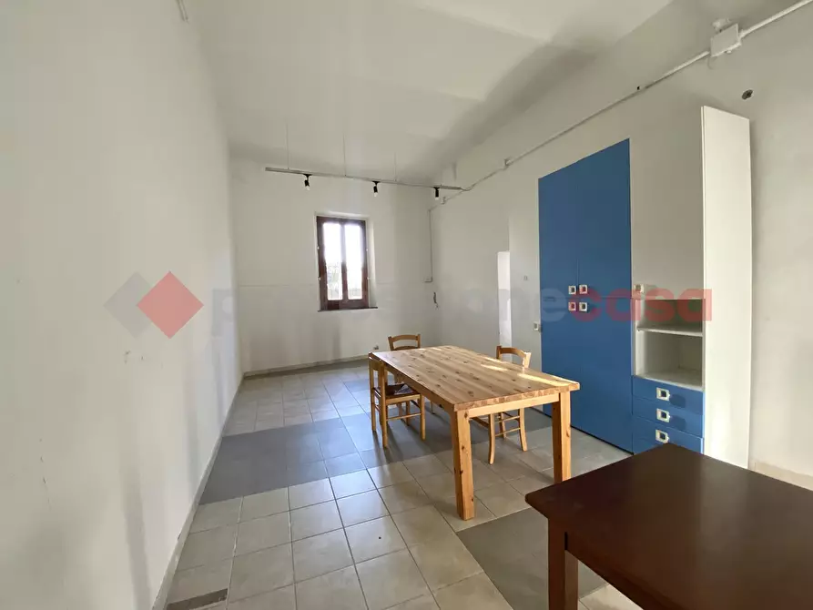 Immagine 1 di Negozio in affitto  in Via Masini a Castelfiorentino