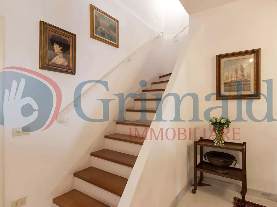 Immagine 9 di Palazzo in vendita  in Via BEATRICE a Massa