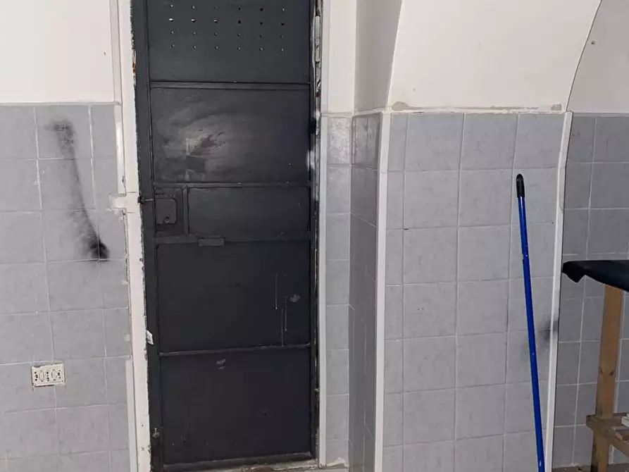 Immagine 11 di Negozio in affitto  in Via Bruno Buozzi, 9 a San Giorgio A Cremano