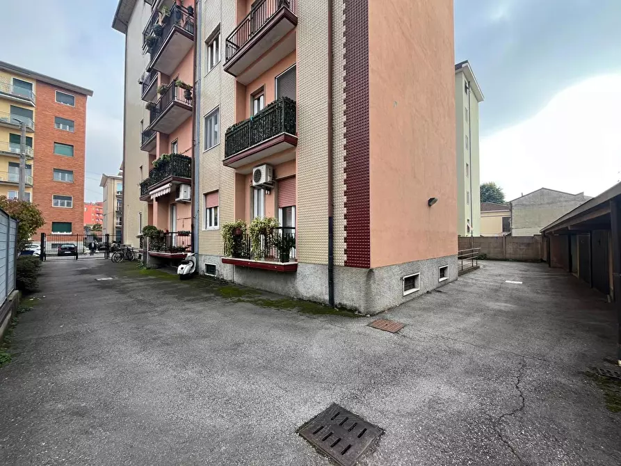 Immagine 2 di Box auto in vendita  in Via LEONARDO DA VINCI, 12 a Abbiategrasso