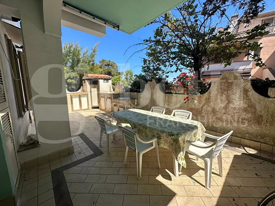 Immagine 9 di Casa trifamiliare in vendita  in Via lungomare tor san lorenzo, 57 a Ardea