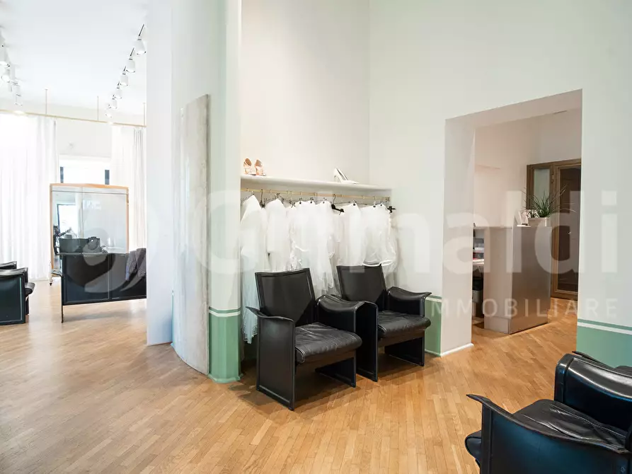 Immagine 21 di Negozio in vendita  in Piazza Annunziata, 12 a Marigliano