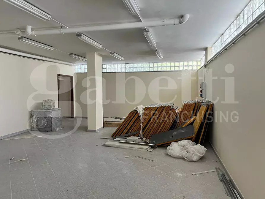 Immagine 3 di Magazzino in vendita  in Via MONSIGNOR OLINDO RUGGIERI, 34 a Martina Franca