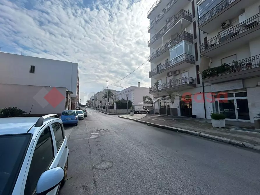 Immagine 3 di Box auto in vendita  in Via OBERDAN a Monopoli