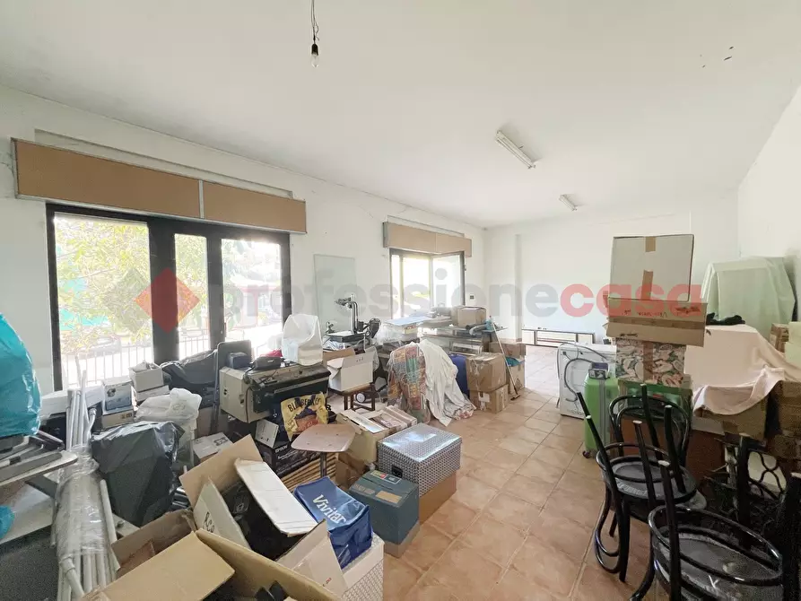 Immagine 4 di Negozio in vendita  in Via Marsicana, 51 a Pescorocchiano