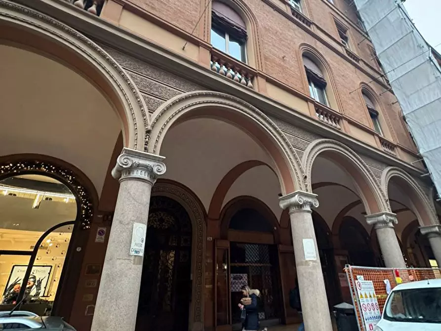 Immagine 10 di Appartamento in vendita  in Via Farini, 24 a Bologna