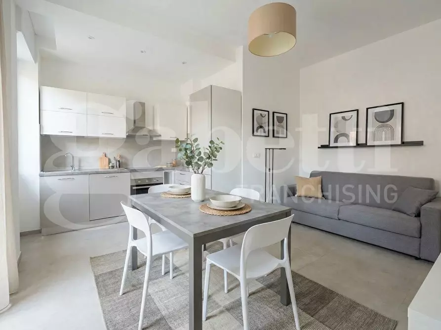 Immagine 1 di Appartamento in vendita  in Via Dante a Finale Ligure