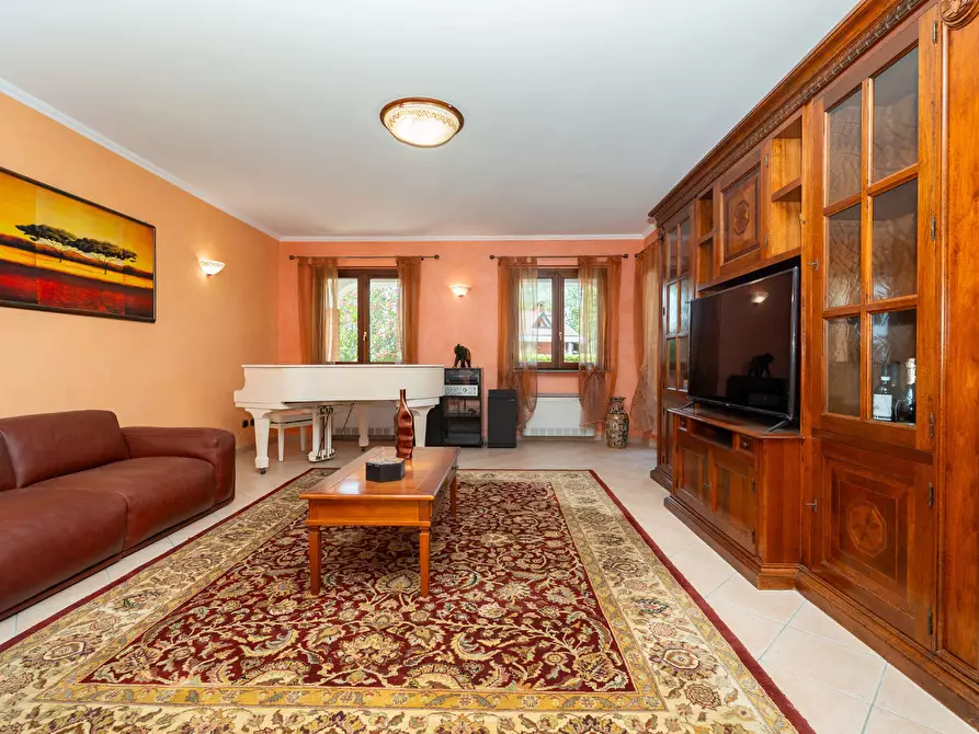 Immagine 6 di Villa in vendita  in Viale Veneto a Orbassano