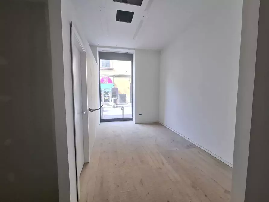 Immagine 11 di Negozio in affitto  in Corso Volsci, snc a Sora