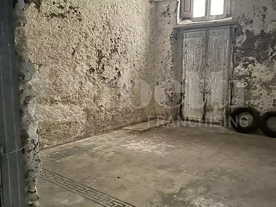 Immagine 5 di Box auto in vendita  in Via Vittorio Emanuele, 10 a Torre Annunziata