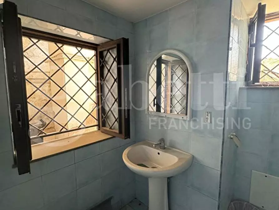 Immagine 13 di Negozio in affitto  in Corso Umberto I, 182 a Torre Annunziata