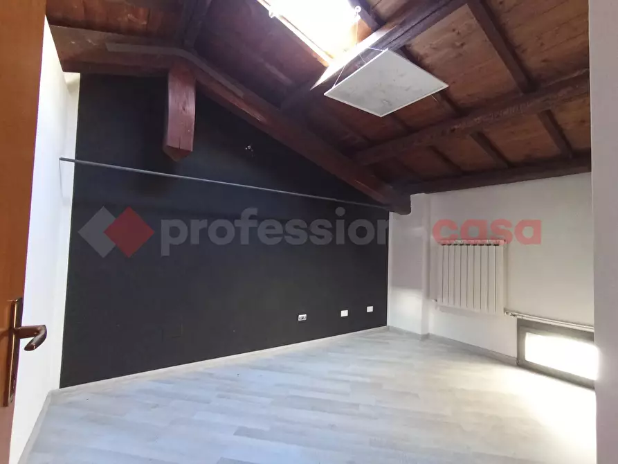 Immagine 10 di Negozio in affitto  in Via Flaminia a Spoleto