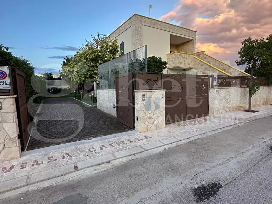 Immagine 29 di Villa in vendita  in Via Lisbona a Carovigno